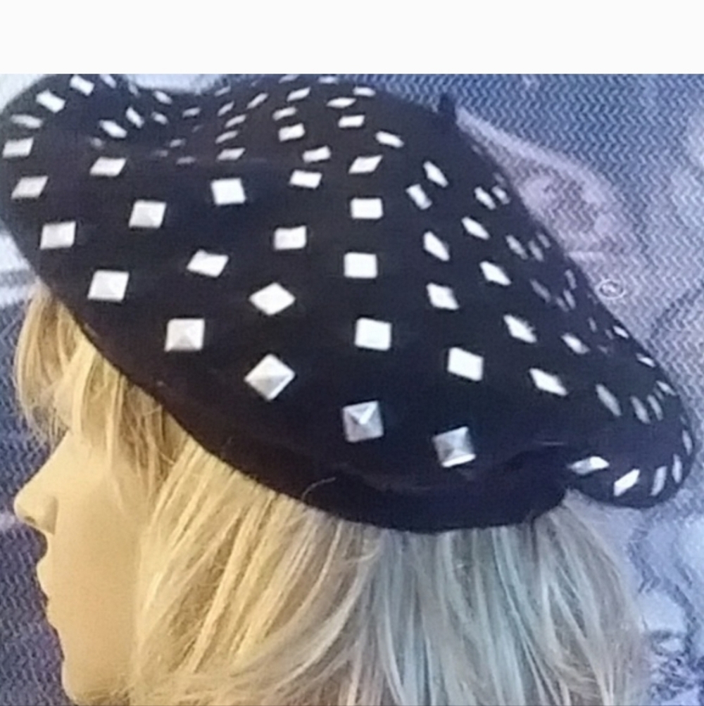 Black Stud beret